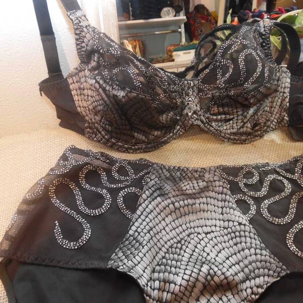 Lingerie2_Louisa_B